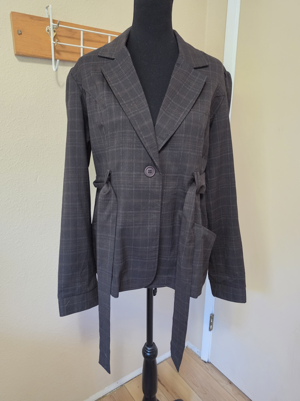 Passport Dark Gray Plaid Single-Button Belted Blazer